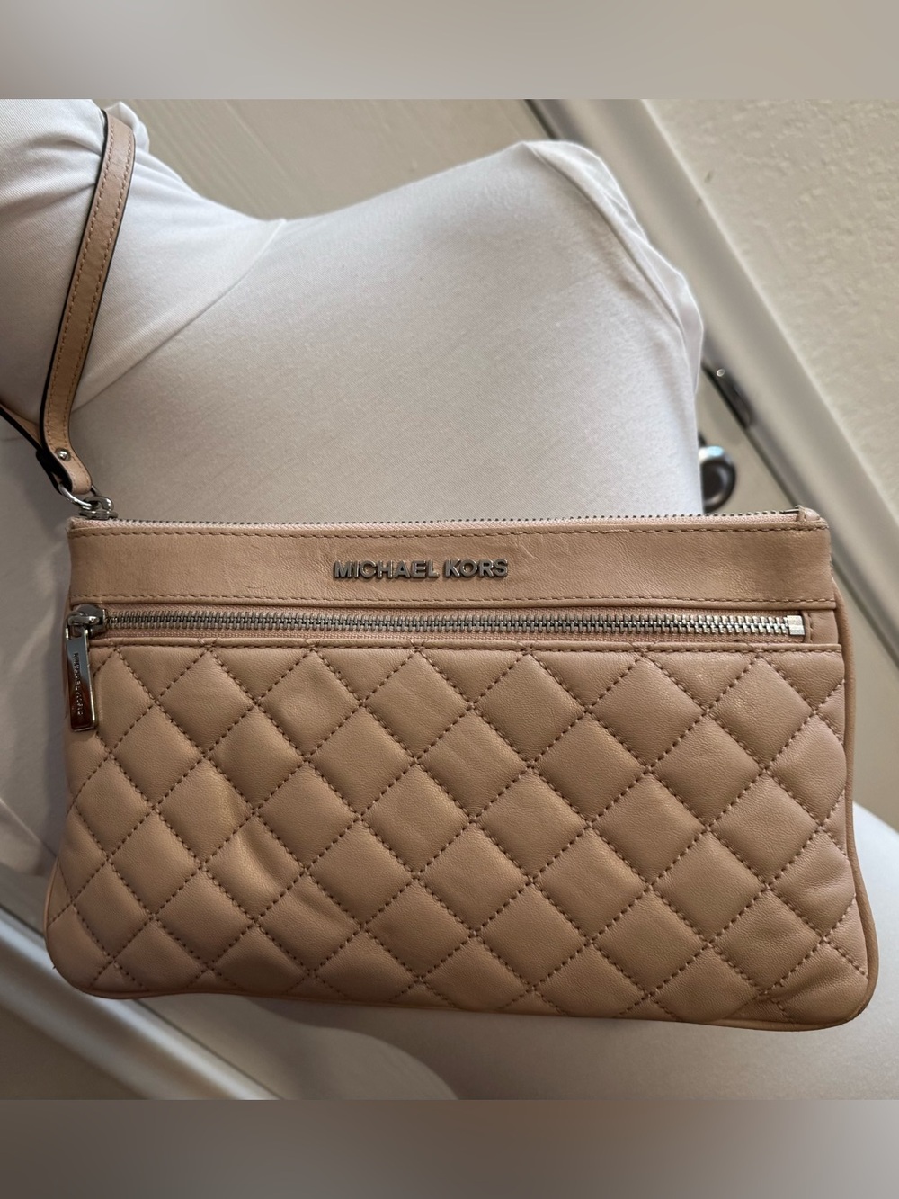 EUC Michael Kors Quilted Nude-Tan Leather Wristlet Clutch